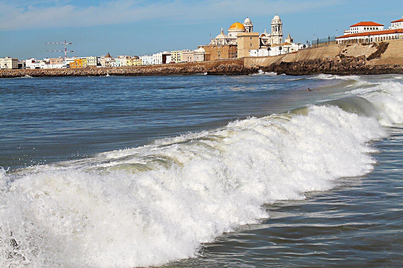 Catedral de Cádiz vista desde el mar
