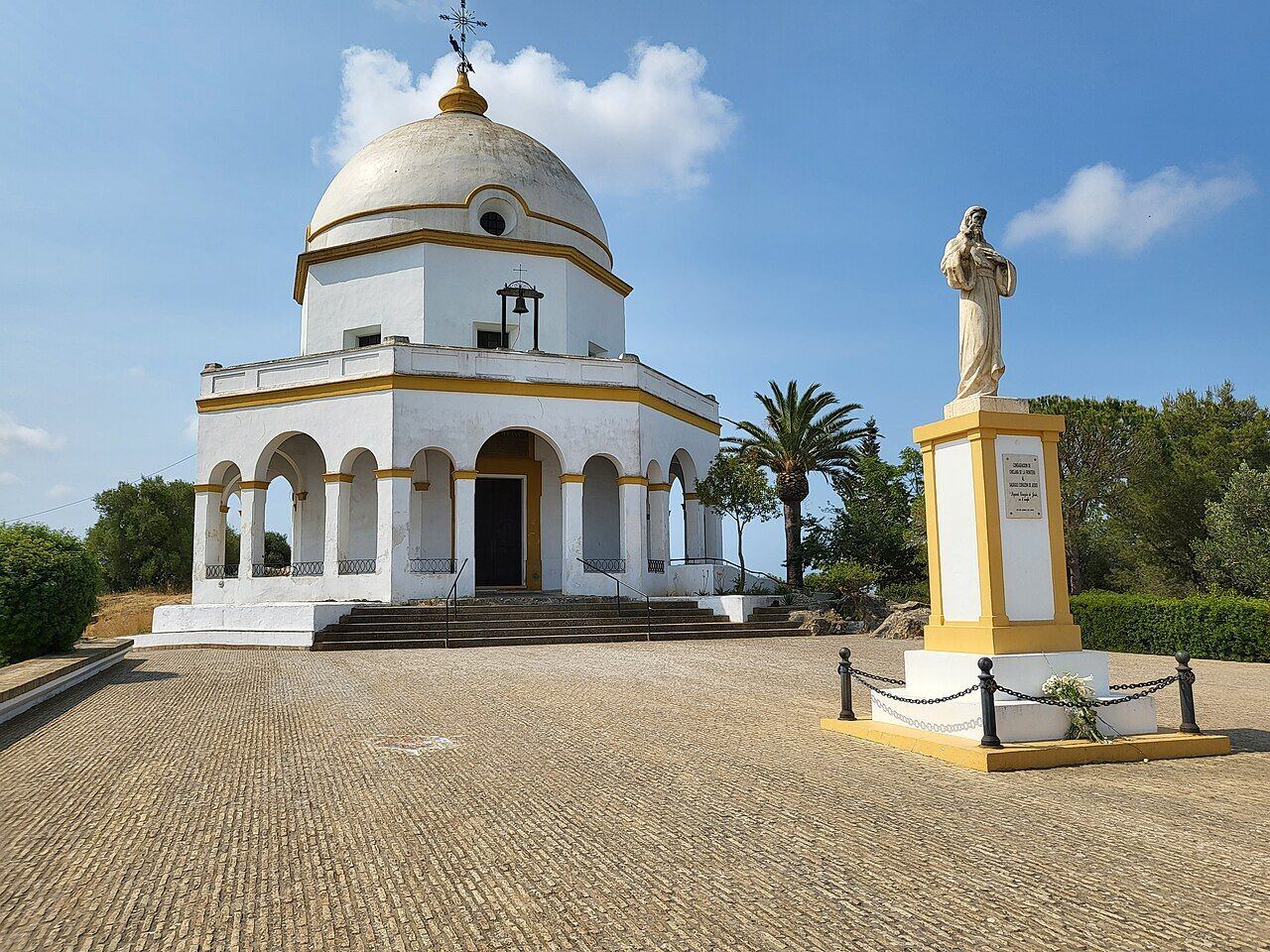 Ermita de Santa Ana en lo alto del cerro de Chiclana