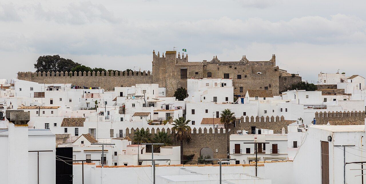 Vejer de la Frontera, pueblo blanco sobre la colina